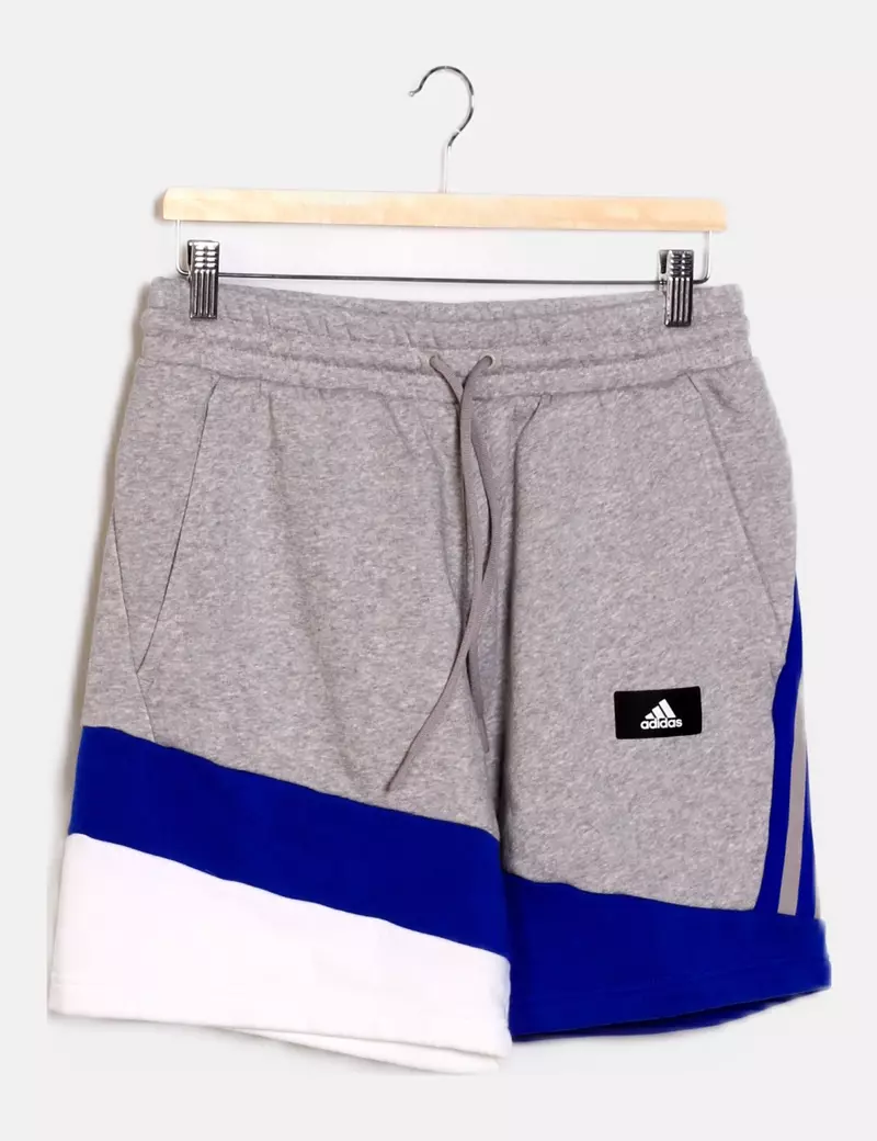 Adidas Bermuda deportiva gris