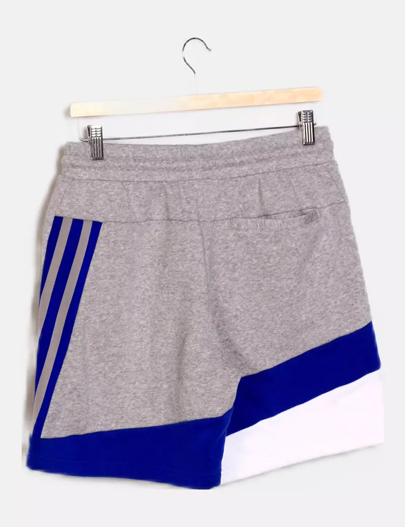Adidas Bermuda deportiva gris