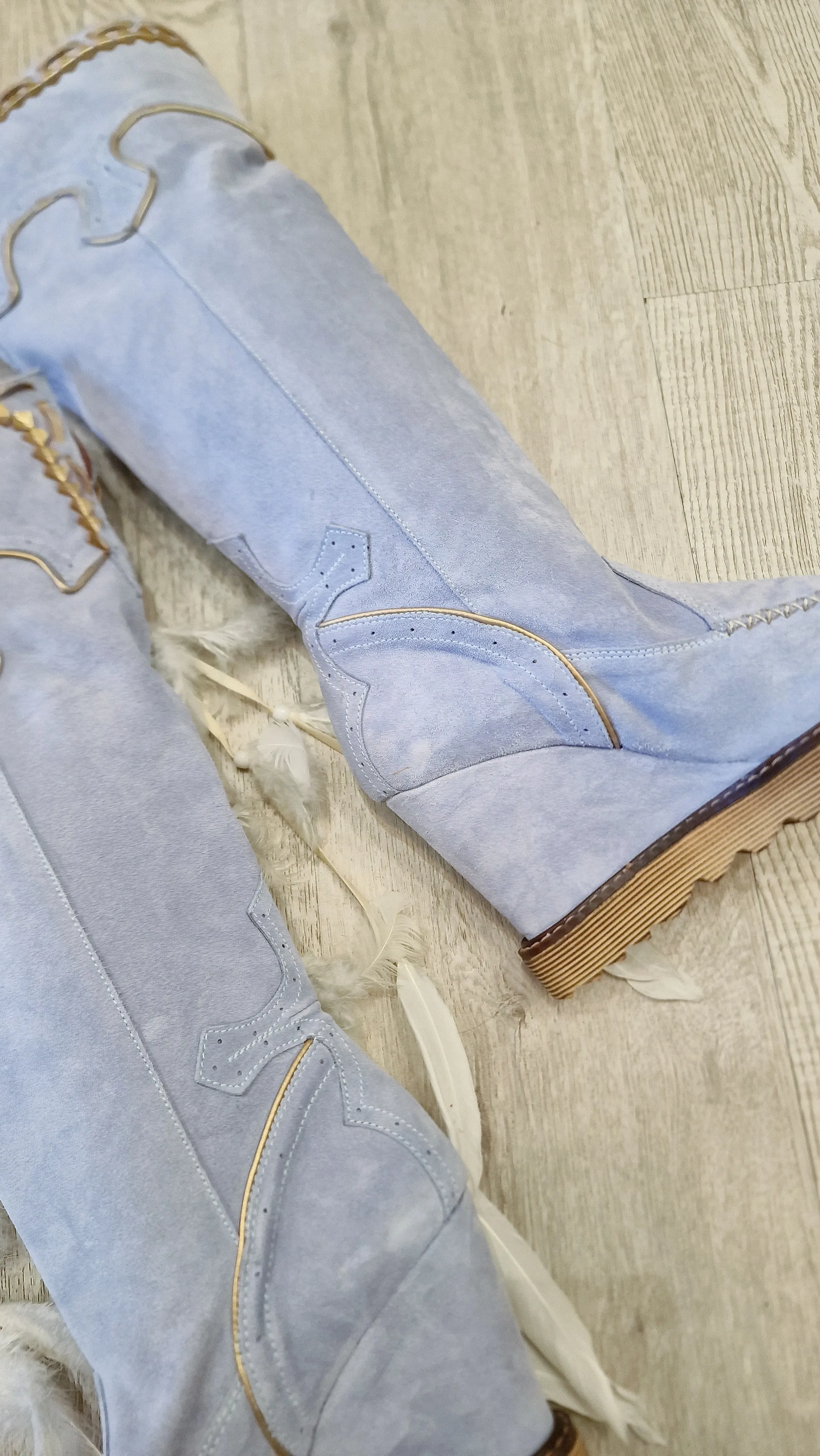 Botas piel flecos celeste