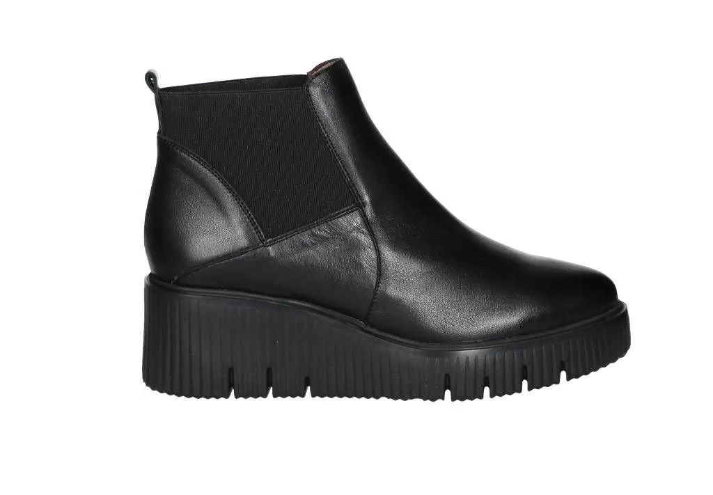 Botin Negro Elasticos Laterales Con Piso Rayado