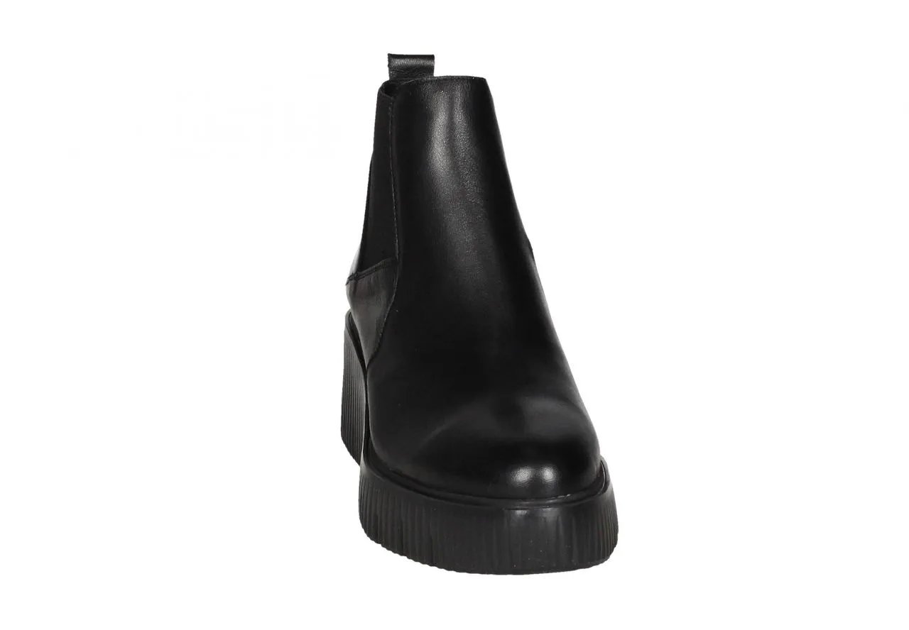 Botin Negro Elasticos Laterales Con Piso Rayado