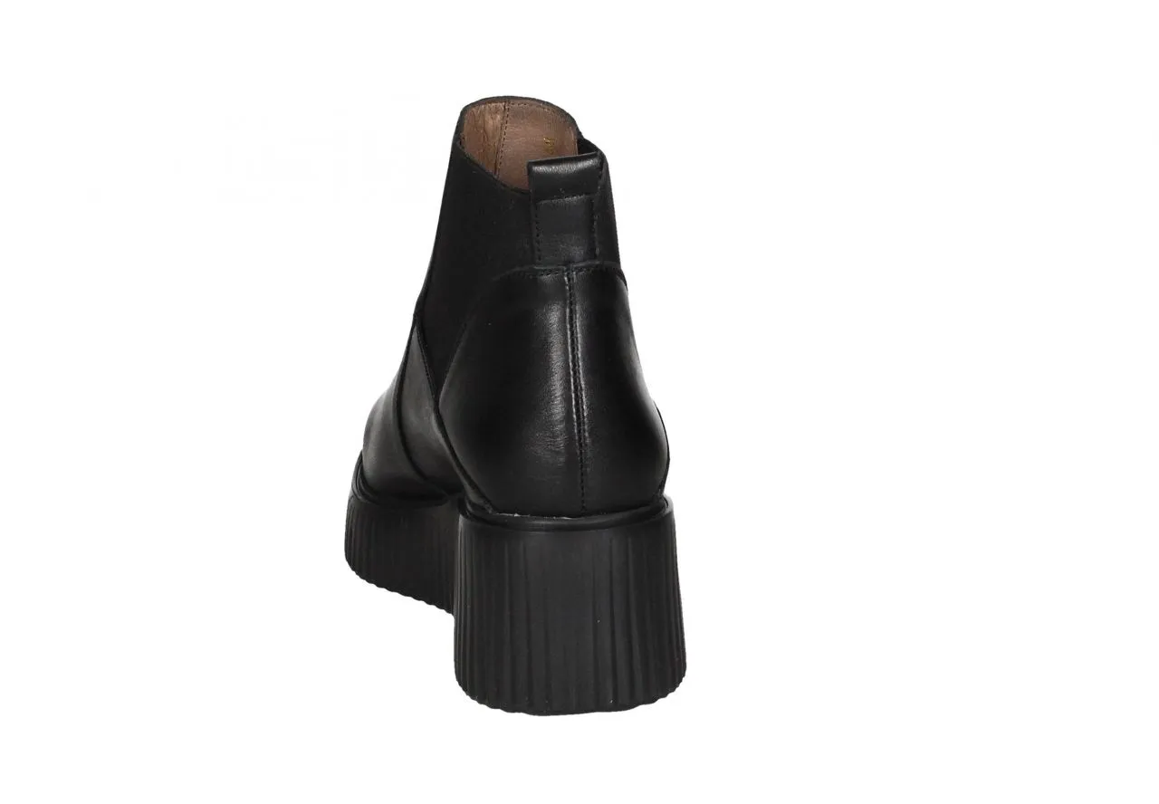 Botin Negro Elasticos Laterales Con Piso Rayado
