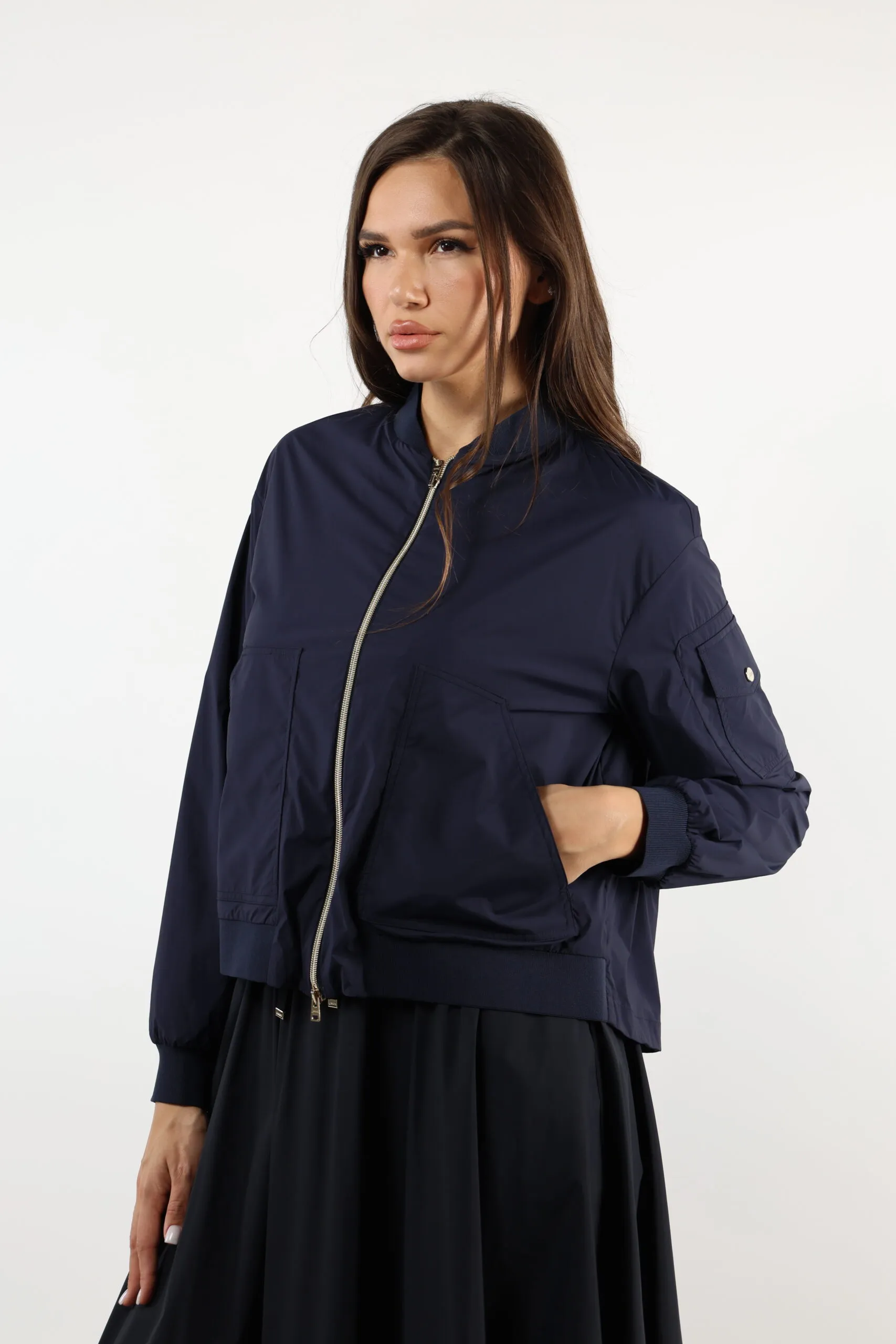 Chaqueta azul tejida con minilogo