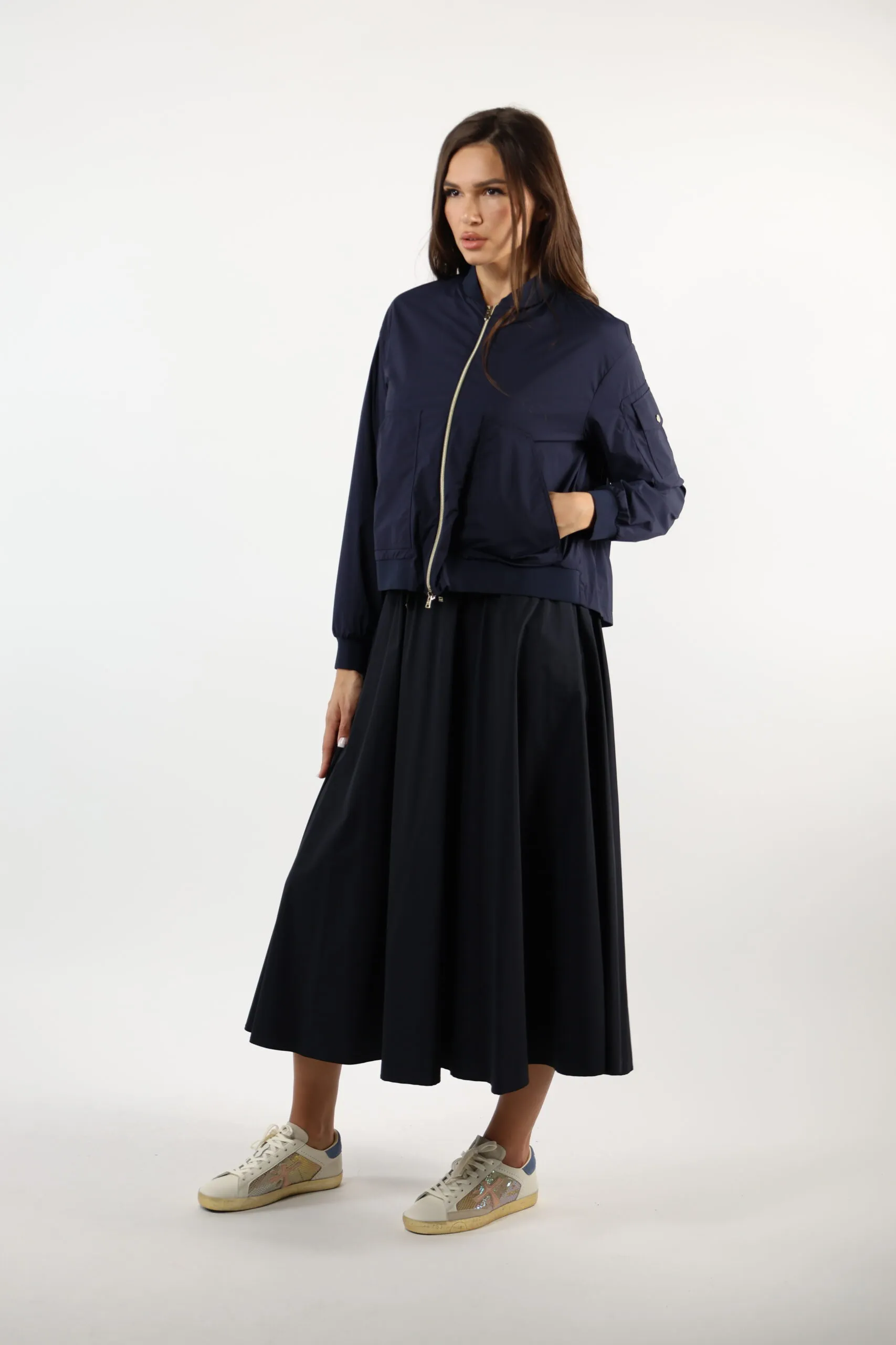 Chaqueta azul tejida con minilogo