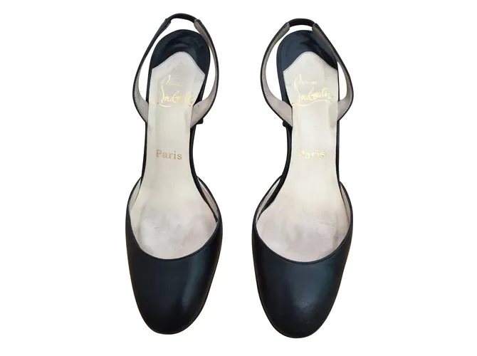 Christian Louboutin Tacones Negro 