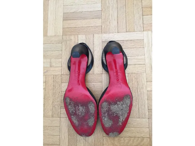Christian Louboutin Tacones Negro 