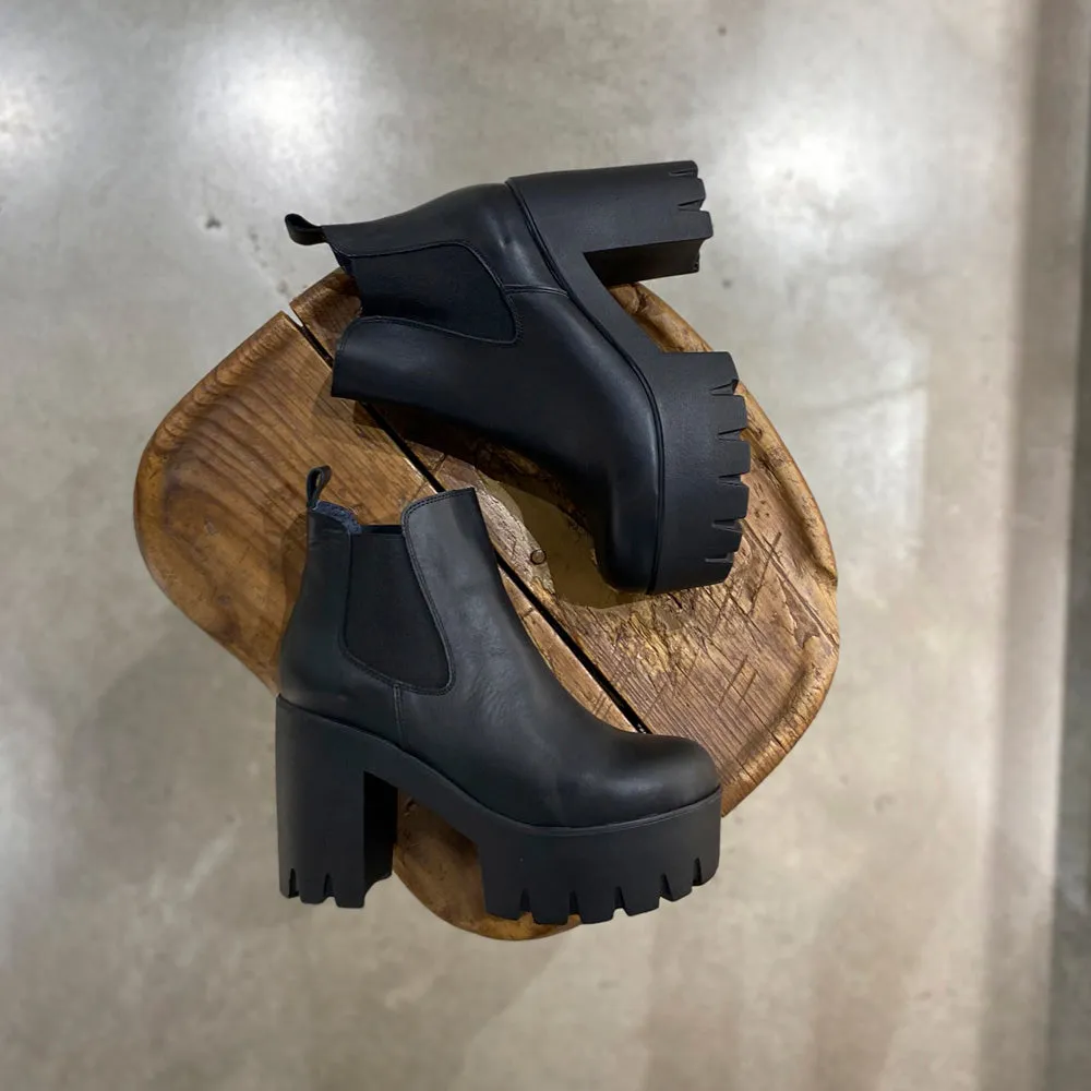 ESRETRO SHOES modelo VENUS en piel negra