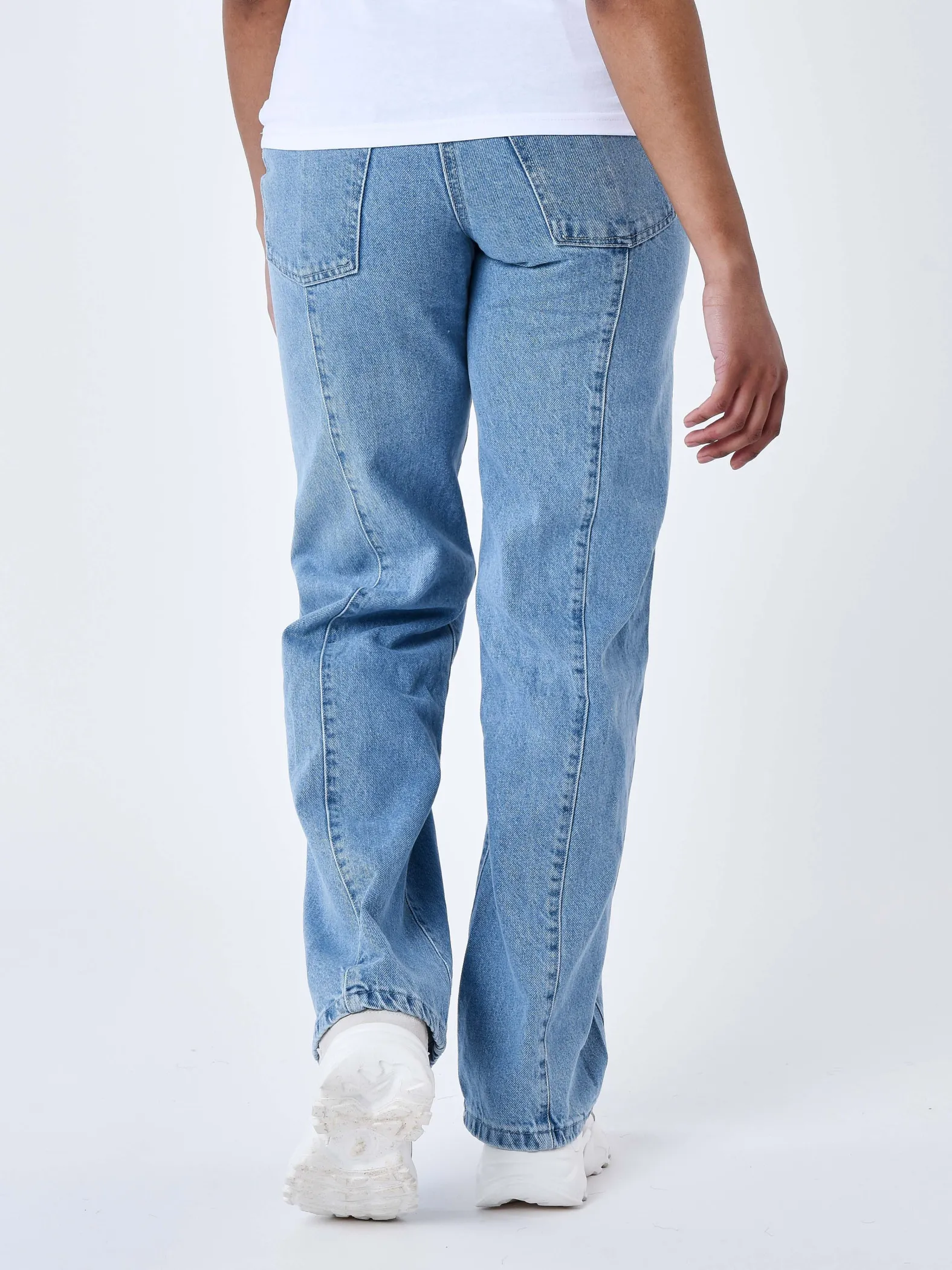 Jeans holgados de varias costuras