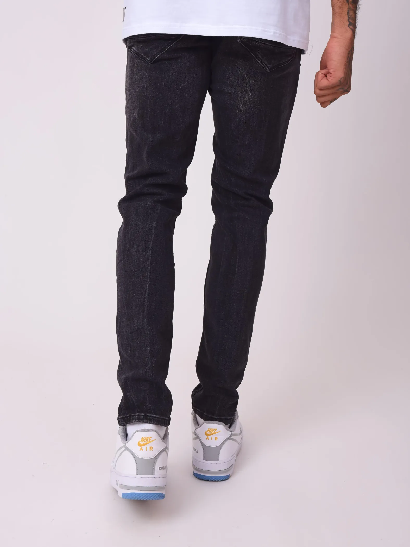 Jeans pitillo gris oscuro