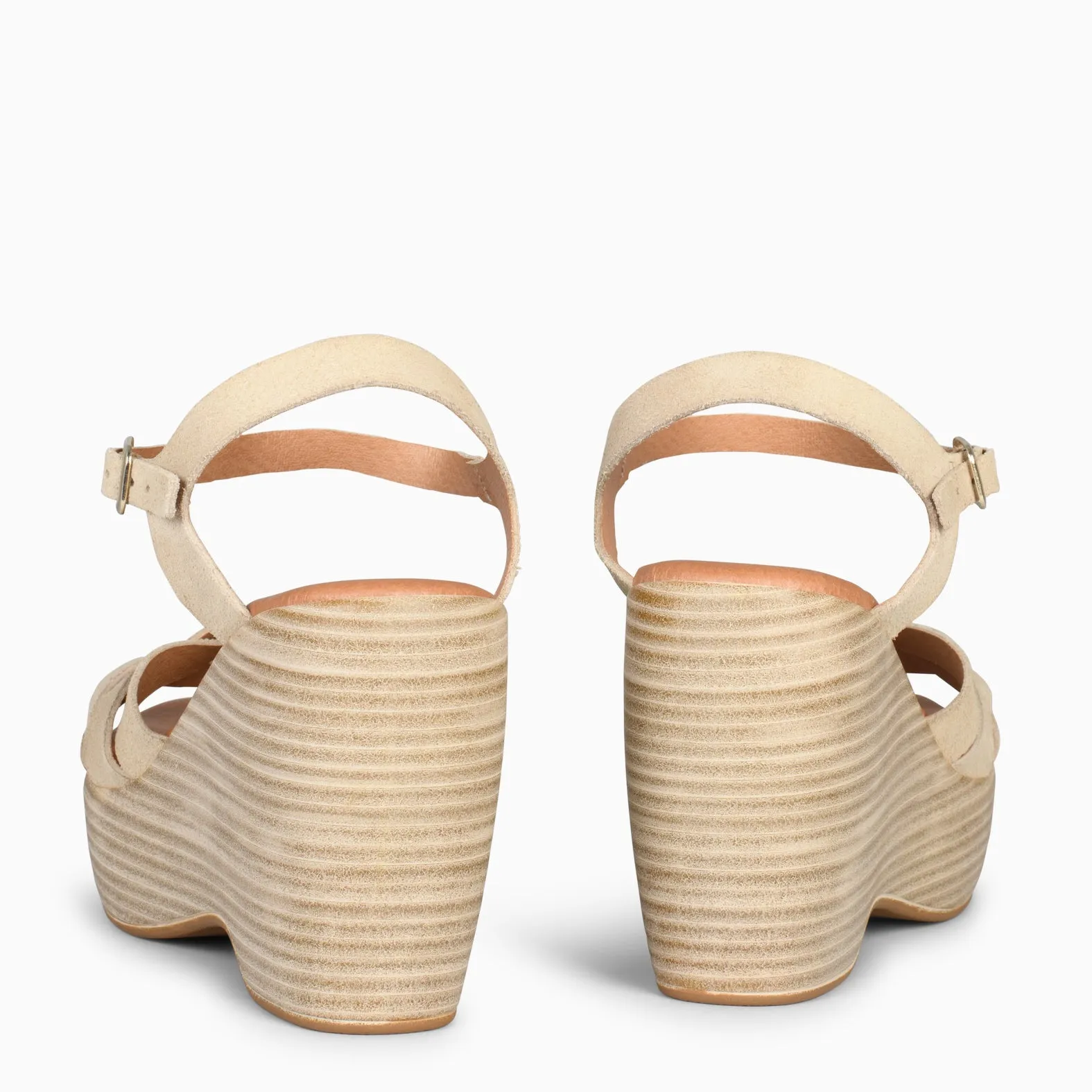 MALIBÚ – Sandalia cangrejera con cuña CAMEL