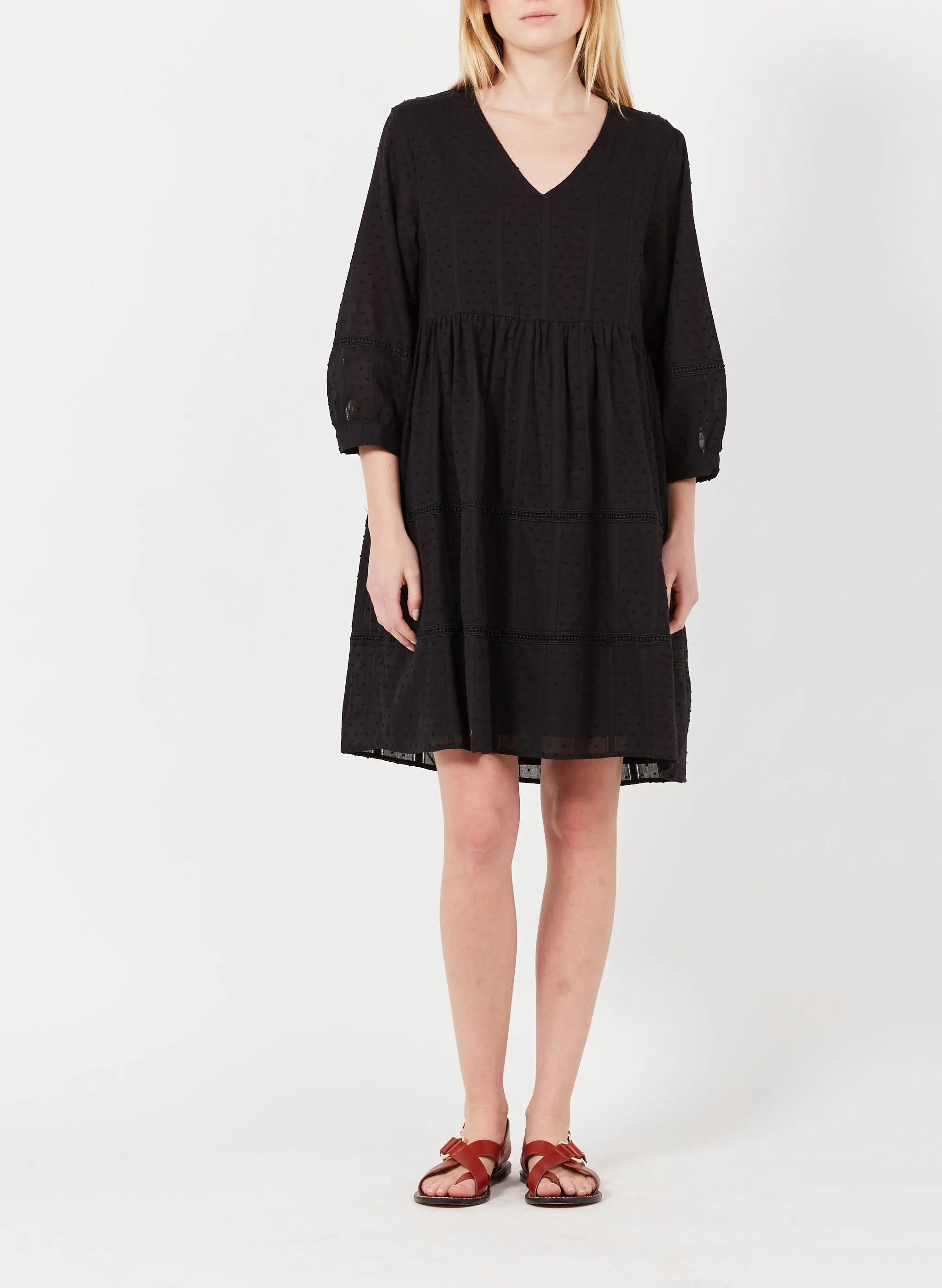 OBJGEILLIS 3/4 DRESS NOOS  VESTIDO CORTO DE ALGODóN BORDADO CON CUELLO DE PICO EN NEGRO