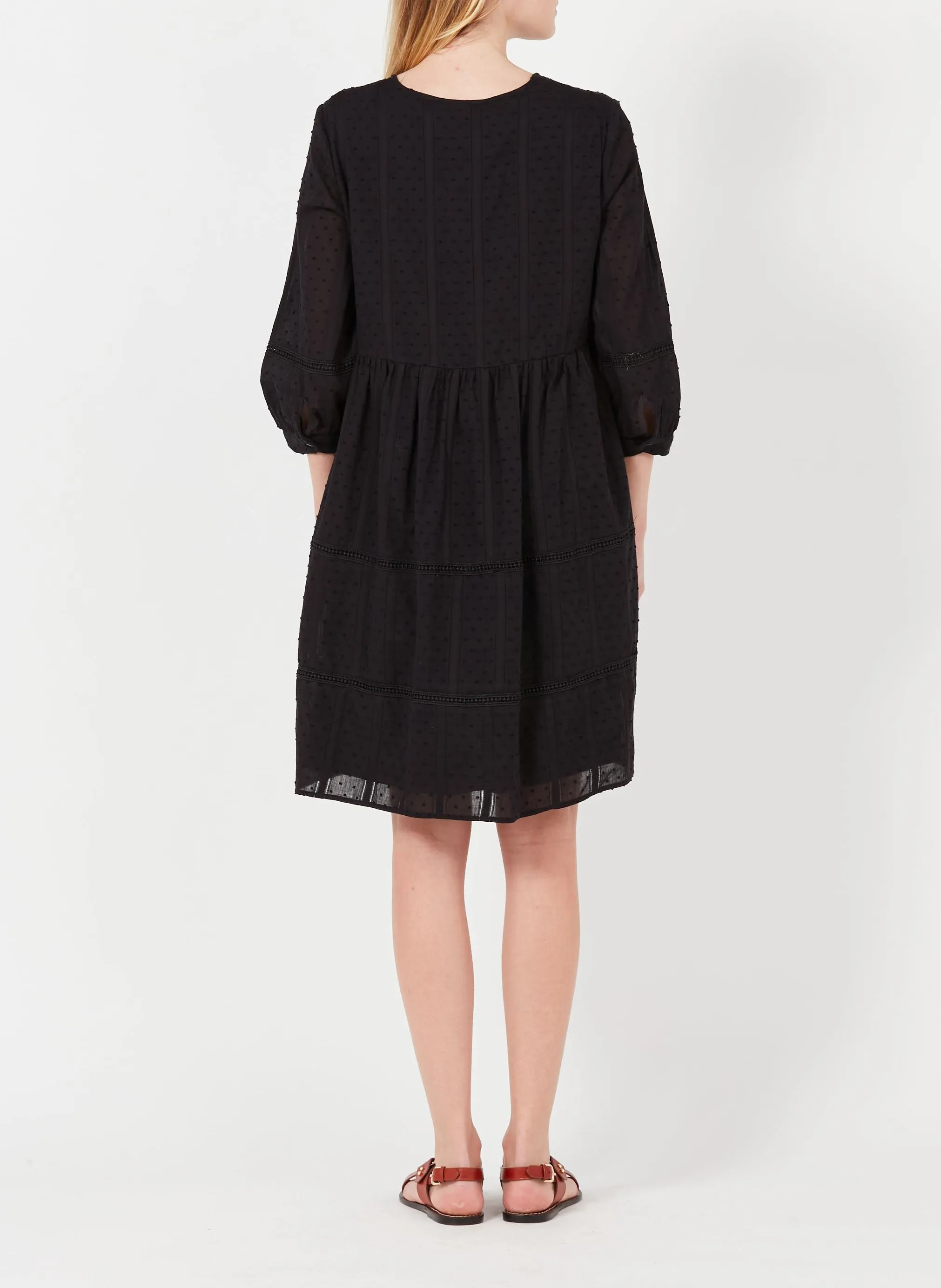 OBJGEILLIS 3/4 DRESS NOOS  VESTIDO CORTO DE ALGODóN BORDADO CON CUELLO DE PICO EN NEGRO