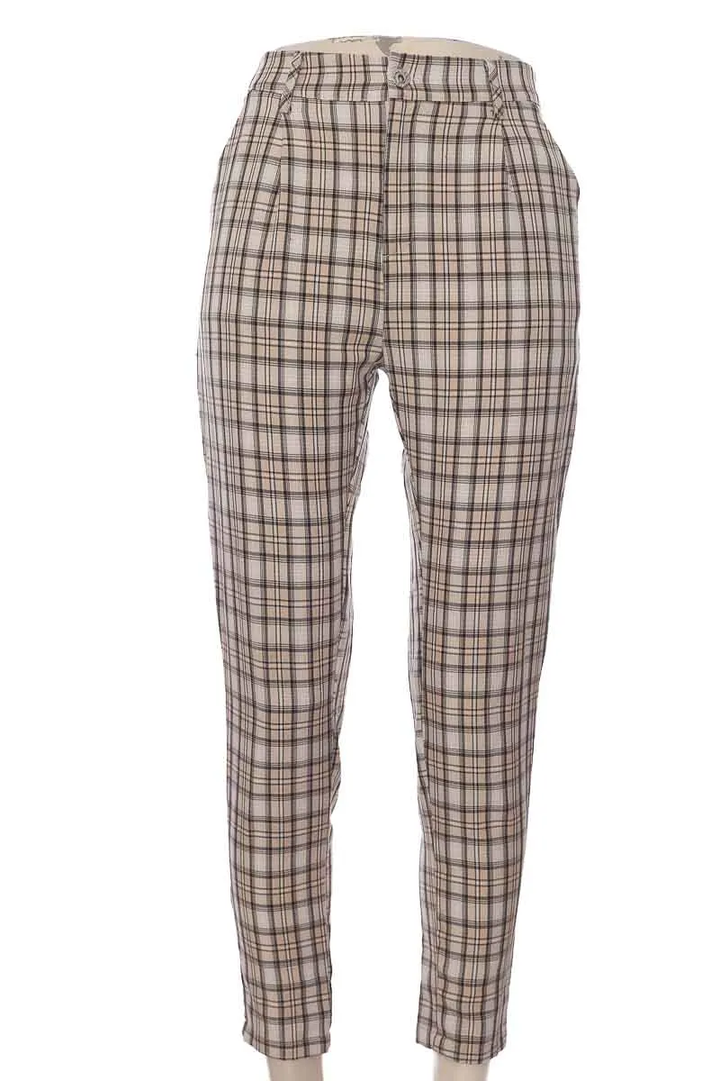 PANTALóN COLOR BEIGE  CLOSEANDO