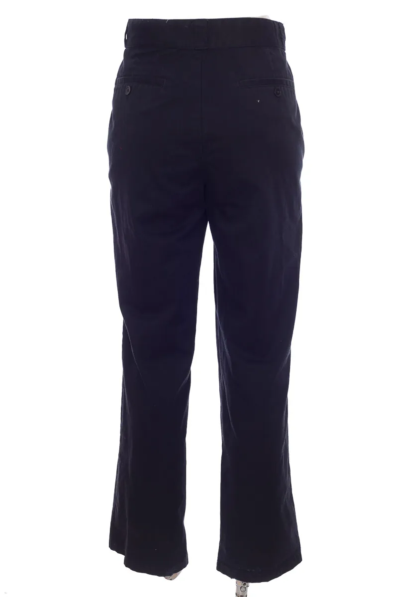 PANTALóN COLOR NEGRO  CLOSEANDO