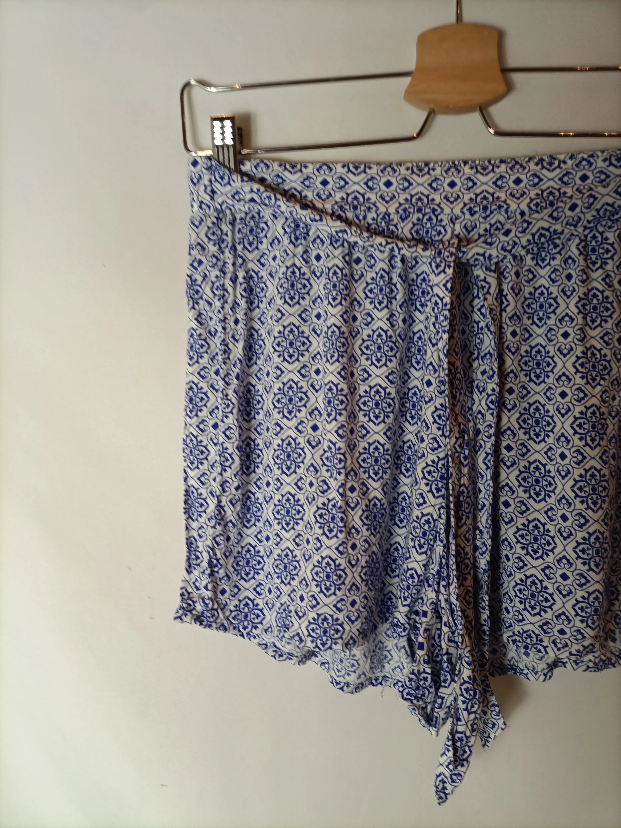 PRIMARK. Pantalón corto estampado T.36
