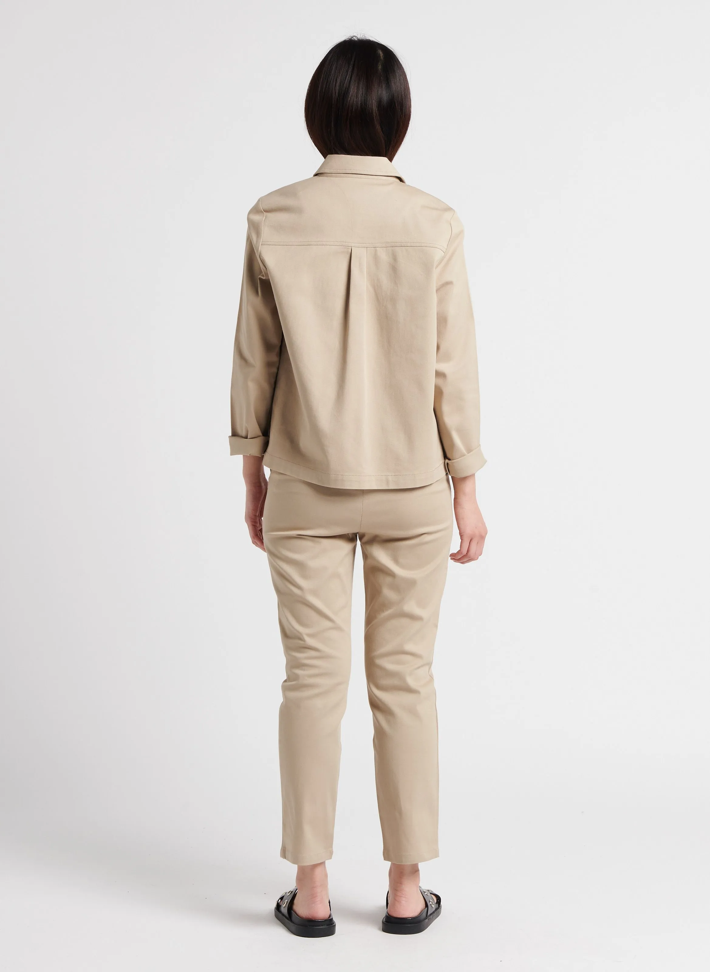 RYMA  CHAQUETA CLáSICA CON CUELLO ABOTONADO DE ALGODóN ORGáNICO EN BEIGE