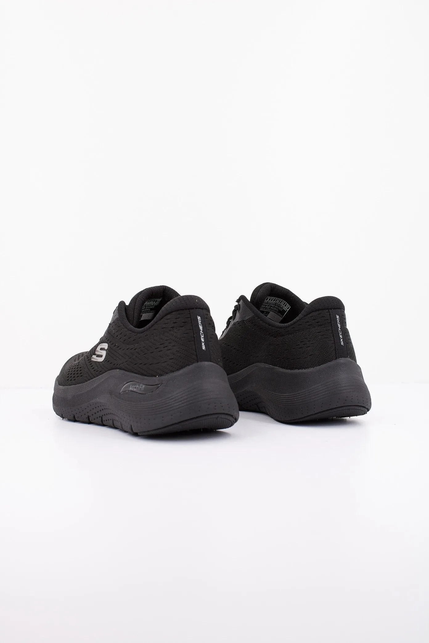 SKECHERS
