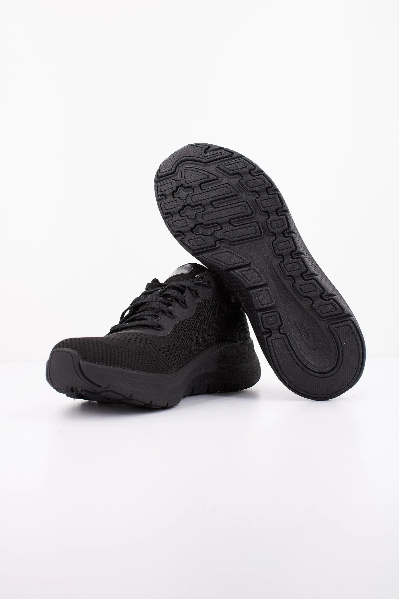 SKECHERS
