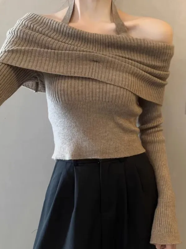 Suéter con hombros descubiertos y fruncido con cuello halter liso