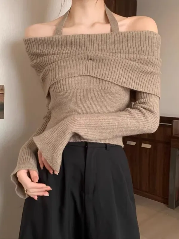 Suéter con hombros descubiertos y fruncido con cuello halter liso