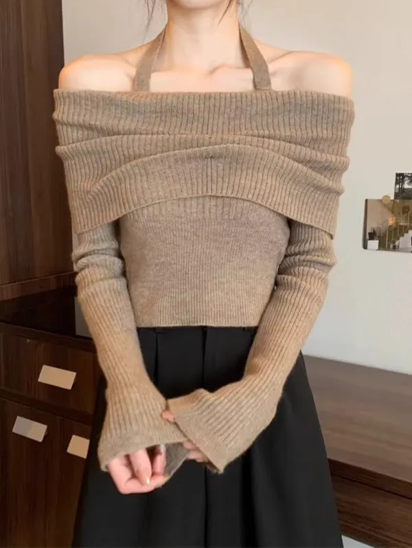 Suéter con hombros descubiertos y fruncido con cuello halter liso
