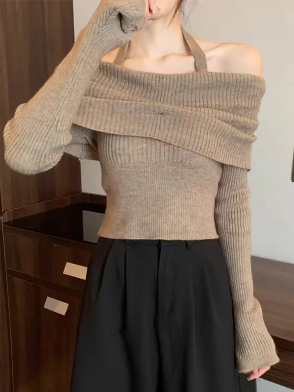 Suéter con hombros descubiertos y fruncido con cuello halter liso