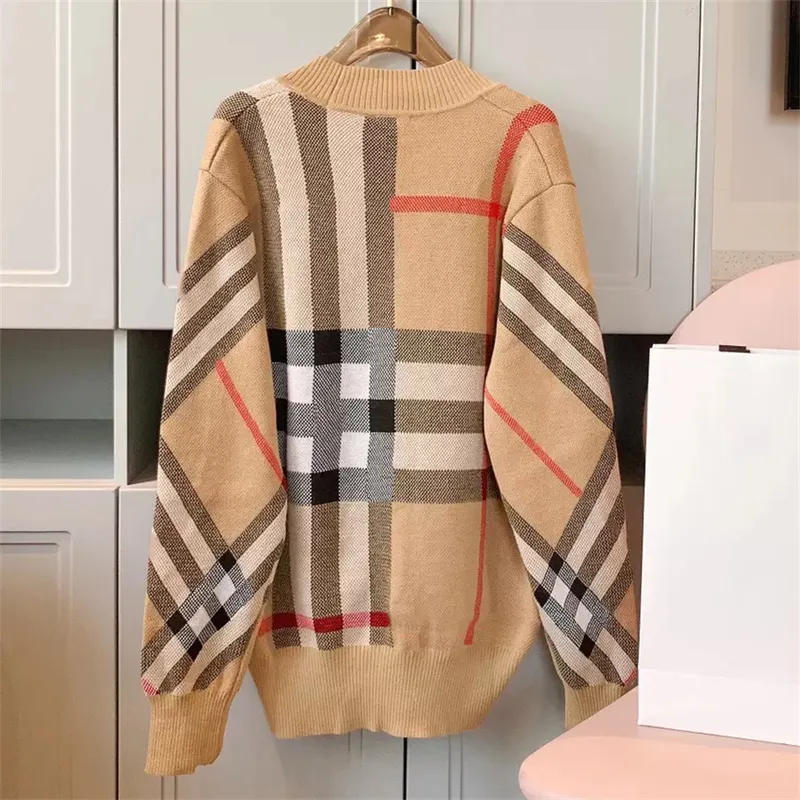 Suéter de mujer de otoño con cuello redondo a la moda a rayas de manga larga para mujer de gama alta cárdigan de Jacquard tejido