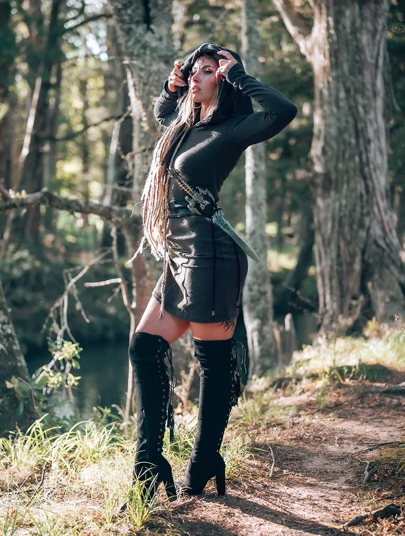Vestido suéter con capucha 