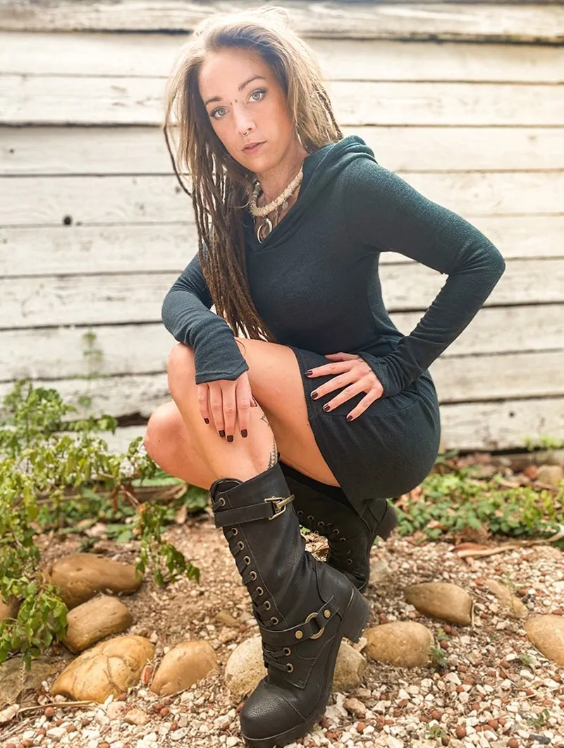 Vestido suéter con capucha 