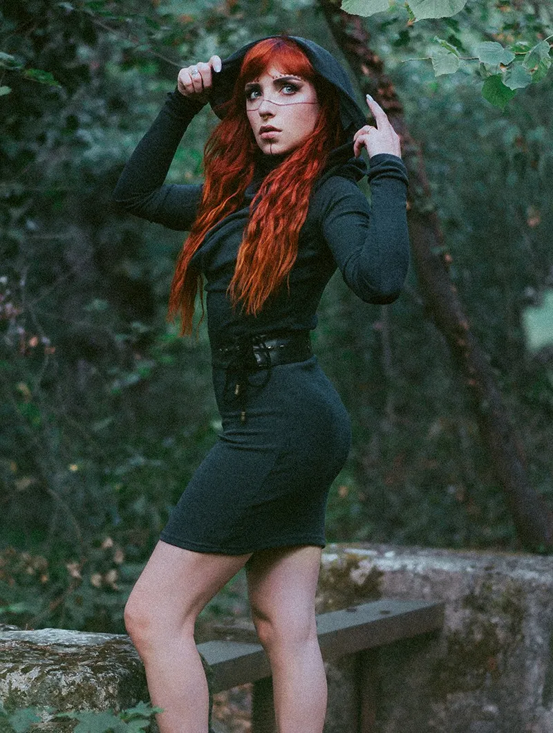 Vestido suéter con cuello drapeado 