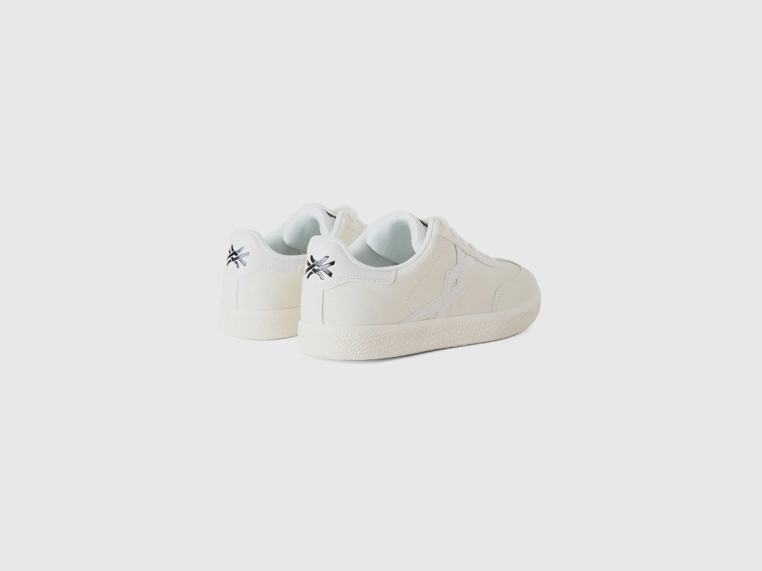 Zapatillas con efecto piel